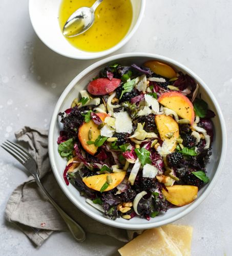 Fruchtiger Salat mit Brombeeren